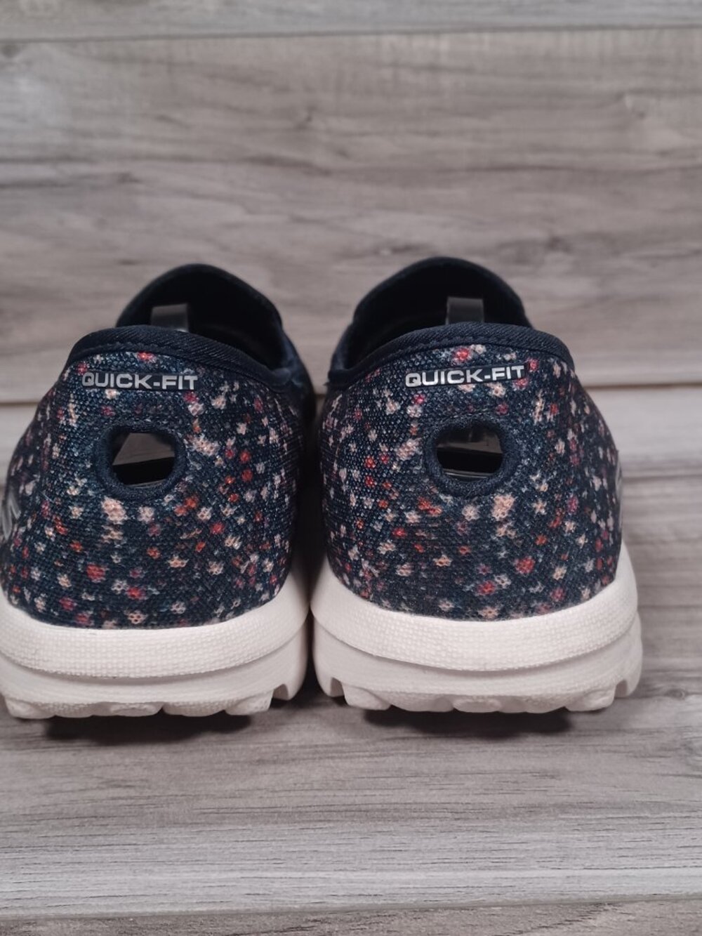 Skechers GO WALK Goga Mat Women's Size 8.5 Hands Free Slip-ins Floral Navy - Picture 4 of 15